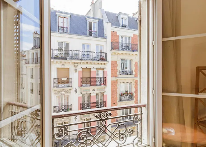 Beautiful Bright Apartment In 17Eme
